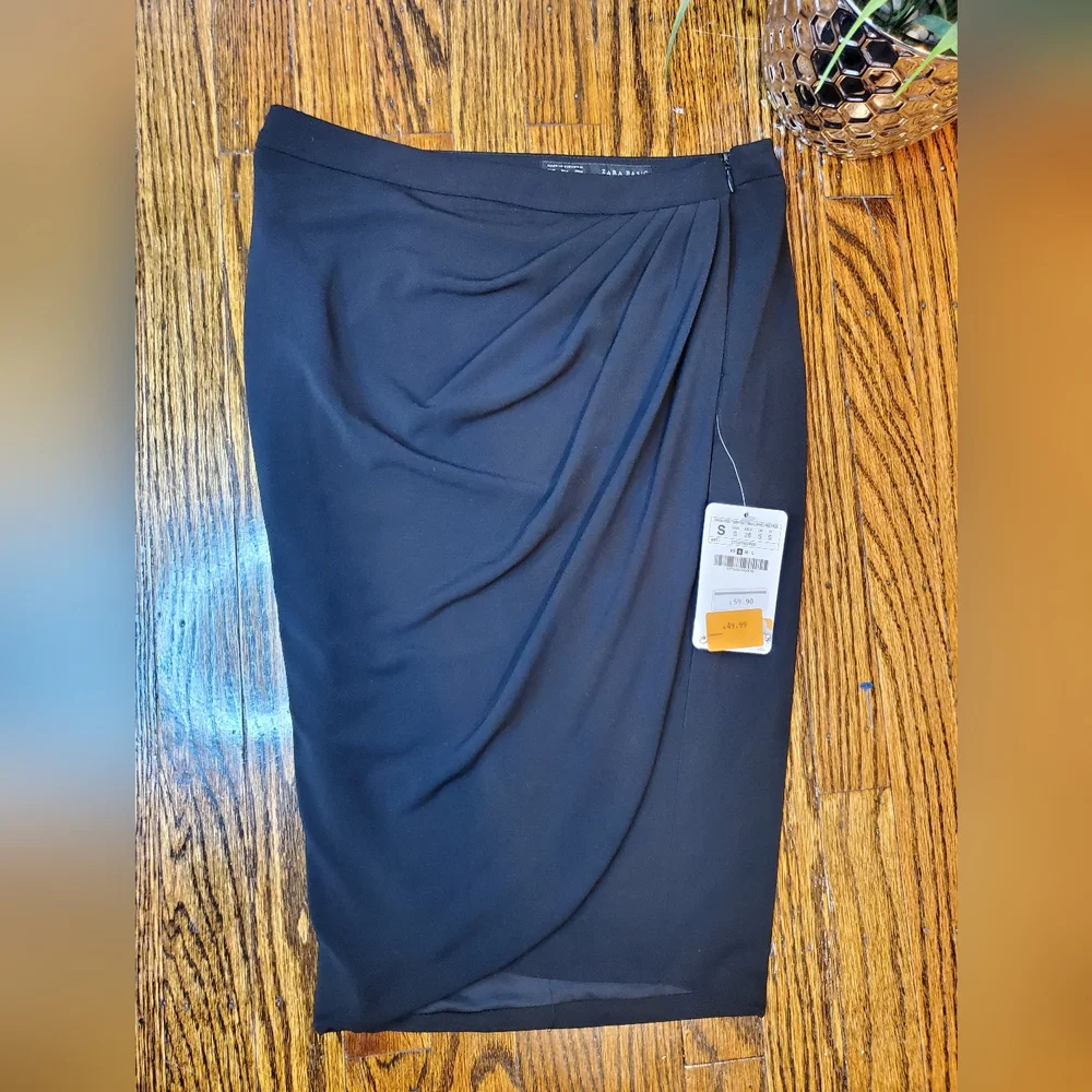 Zara NWT Solid Ruched  Asymmetrical Hem Skirt Black - Picture 3 of 6